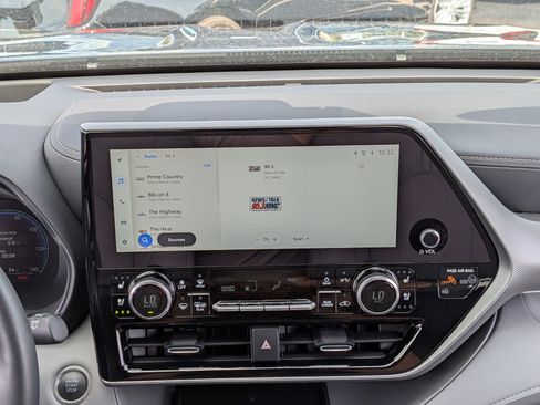 Certified 2025 Toyota Highlander Platinum AWD/4WD image 33