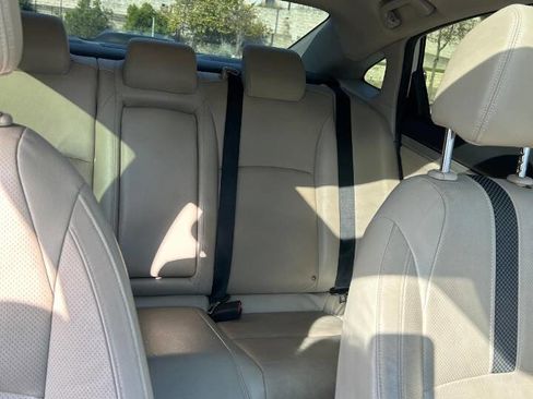 Used 2019 Honda Civic Touring image 17