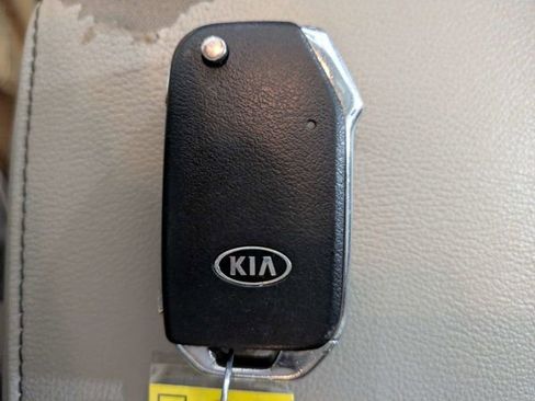 Used 2020 Kia Soul LX FWD image 28