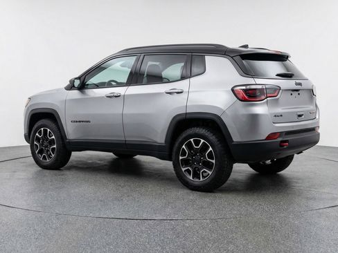 Used 2025 Jeep Compass Trailhawk image 6