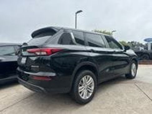 Used 2024 Mitsubishi Outlander ES FWD image 7