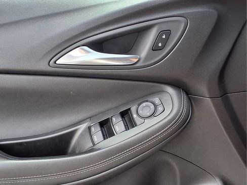 Used 2025 Buick Encore GX Preferred FWD image 17