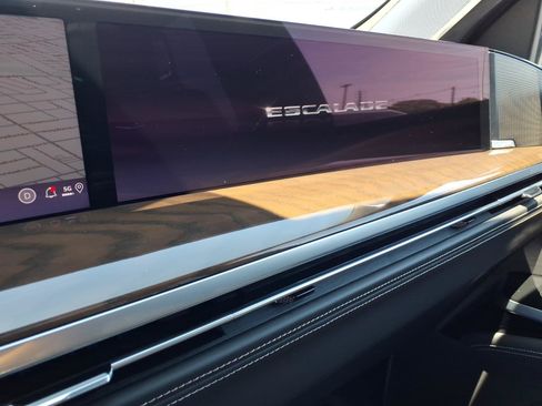 Certified 2026 Cadillac Escalade Platinum Luxury w/ LPO, Floor Liner Package AWD/4WD image 34