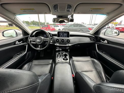 Used 2018 Kia Stinger RWD image 11