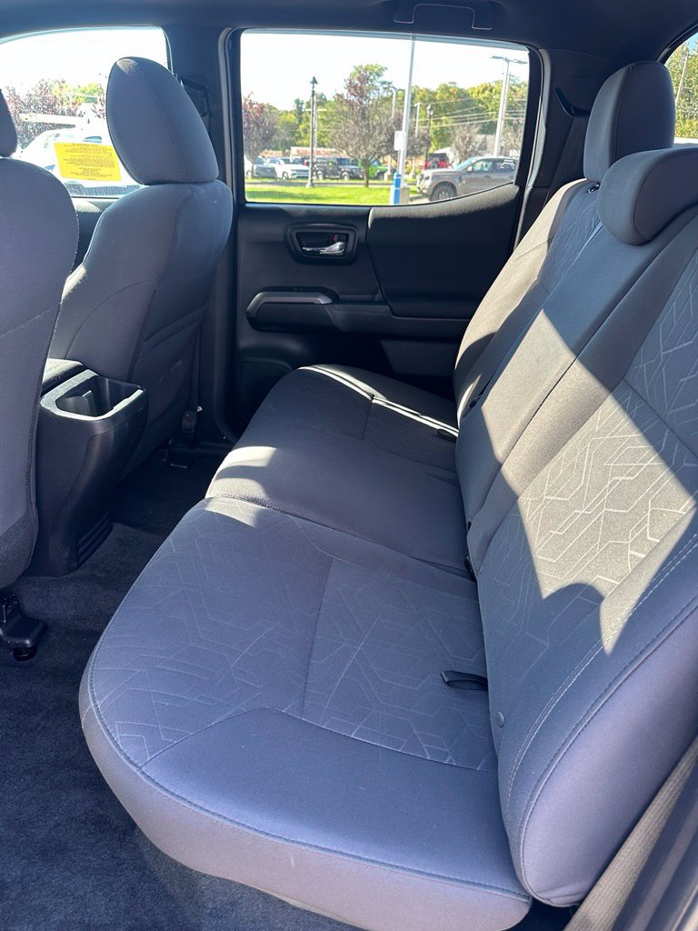 Used 2016 Toyota Tacoma TRD Sport w/ Premium & Technology Package AWD/4WD image 6