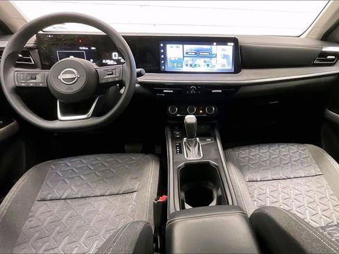 Certified 2025 Nissan Kicks SV image 14