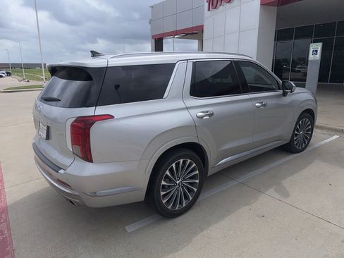 Used 2025 Hyundai Palisade Calligraphy image 3