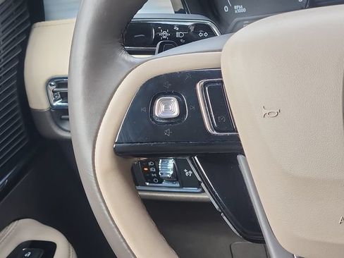 Used 2022 Lincoln Corsair AWD w/ Premium Package image 14