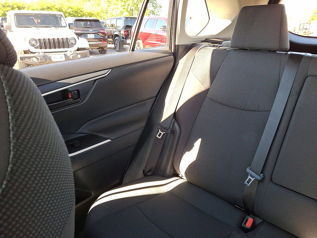 Used 2025 Toyota RAV4 LE AWD/4WD image 12