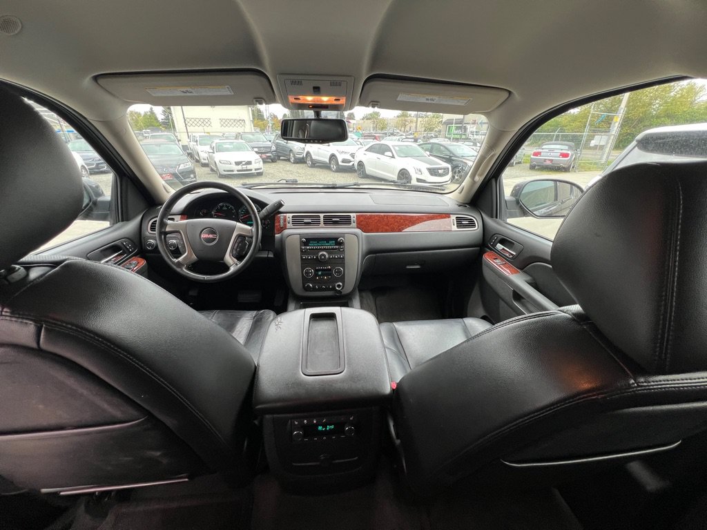 Used 2012 GMC Yukon XL SLT w/ SLT-2 Equipment Package AWD/4WD image 13