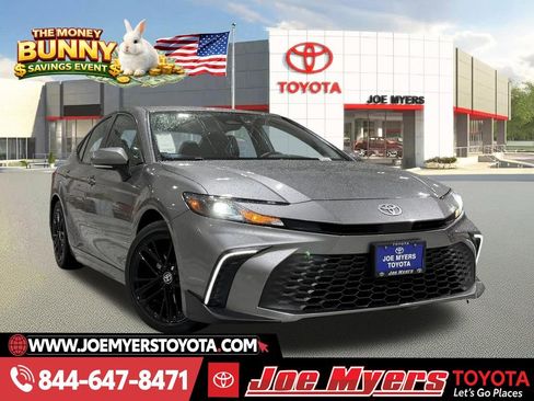 Used 2025 Toyota Camry SE w/ Convenience Package image 1