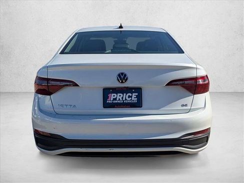 Used 2022 Volkswagen Jetta SE image 7