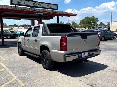 Used 2009 Chevrolet Avalanche LS AWD/4WD image 4