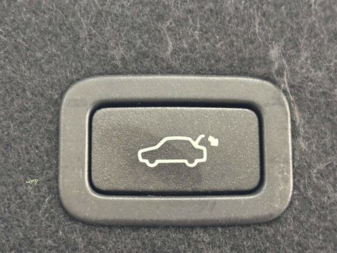 Used 2016 Volvo XC60 T6 w/ Proximity Package image 18