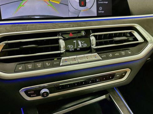 Used 2022 BMW X7 xDrive40i w/ Premium Package AWD/4WD image 17