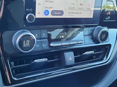 Used 2023 Toyota Highlander LE image 32