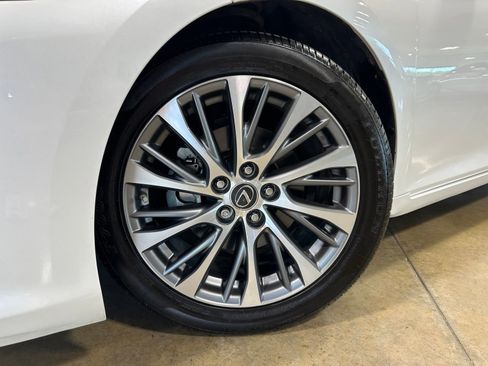 Used 2020 Lexus ES 300h w/ Premium Package FWD image 7