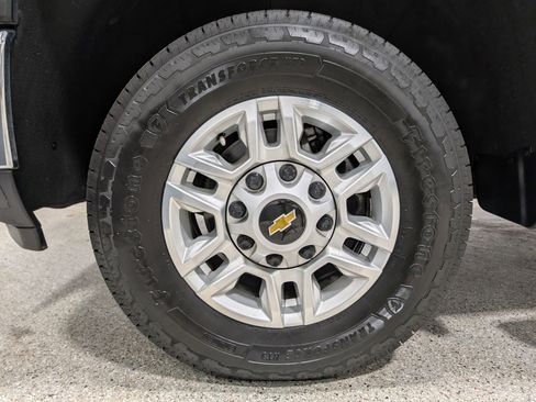 Used 2024 Chevrolet Silverado 2500 LT image 11