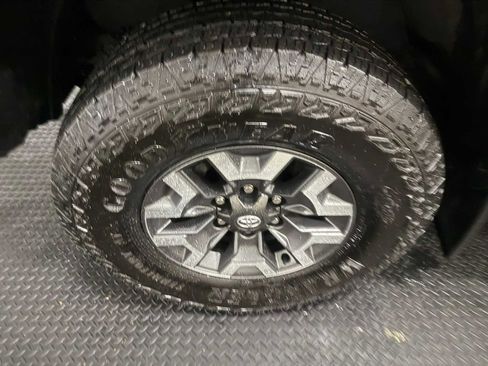 Certified 2022 Toyota Tacoma TRD Off-Road image 8
