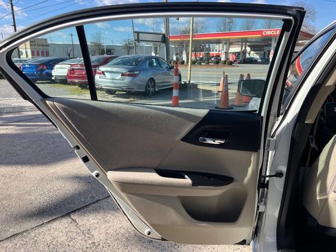 Used 2013 Honda Accord LX image 11