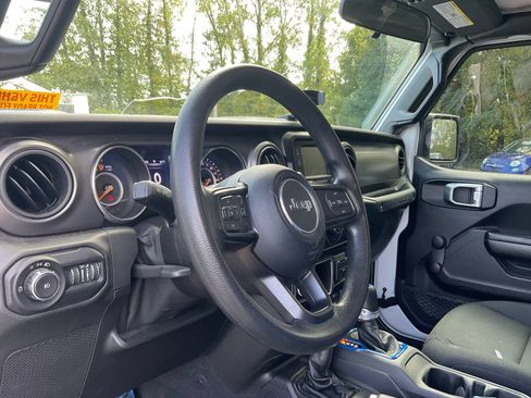 Used 2021 Jeep Wrangler Unlimited Sport AWD/4WD image 5