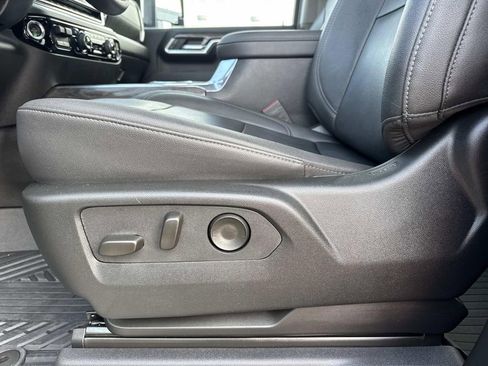 Used 2025 Chevrolet Silverado 2500 LTZ w/ LTZ Plus Package image 17