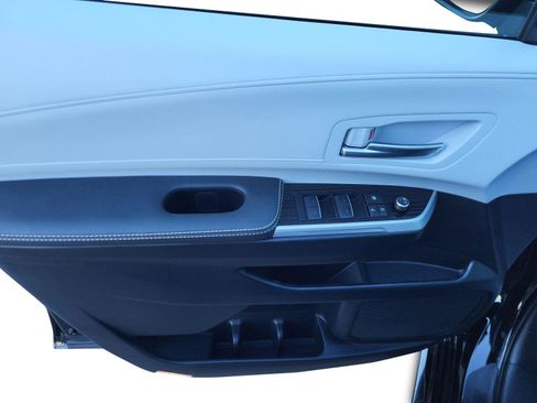 Used 2025 Toyota Sienna XSE image 9