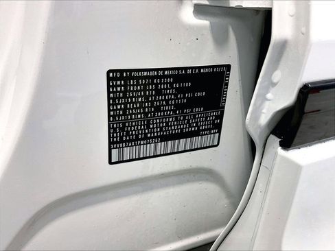 Used 2023 Volkswagen Tiguan SE R-Line image 28