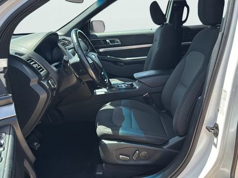 Used 2018 Ford Explorer XLT w/ Equipment Group 201A AWD/4WD image 21