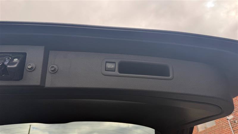 Used 2021 Toyota Highlander XLE FWD image 18