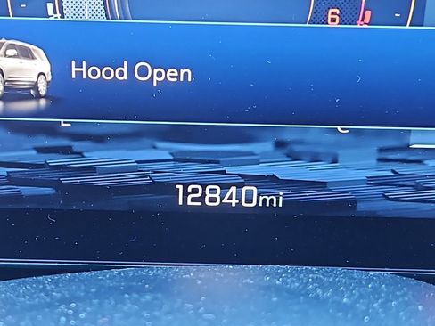 Used 2025 Chevrolet Suburban RST image 11