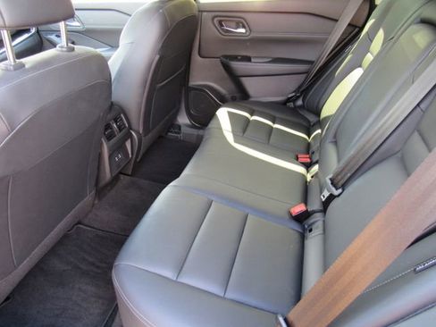 Certified 2024 Nissan Rogue SL FWD image 17