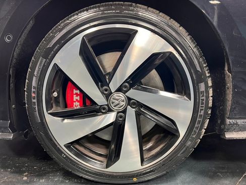 Used 2019 Volkswagen GTI Autobahn image 15
