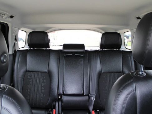 Used 2018 Land Rover Discovery Sport SE image 16