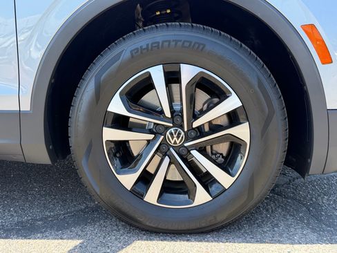 Used 2023 Volkswagen Tiguan S FWD image 9
