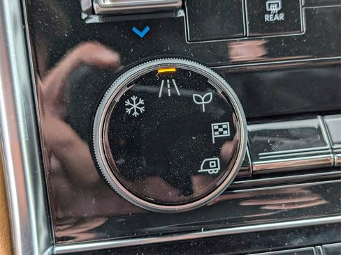 New 2025 Nissan Armada SL image 32