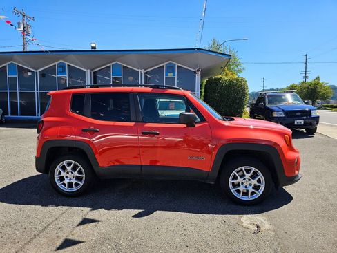 Used 2019 Jeep Renegade Sport w/ Sport Appearance Group AWD/4WD image 8