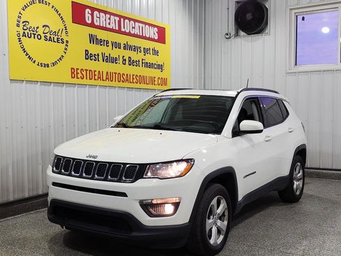 Used 2019 Jeep Compass Latitude w/ Popular Equipment Group AWD/4WD image 2