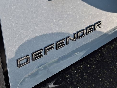 New 2026 Land Rover Defender 110 X-Dynamic SE image 22