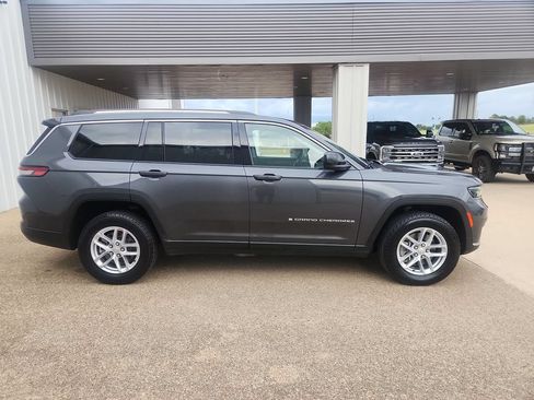 Used 2022 Jeep Grand Cherokee L Laredo w/ Luxury Tech Group I AWD/4WD image 9