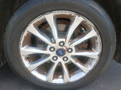 Used 2017 Ford Fusion SE w/ Fusion SE Technology Package FWD image 12