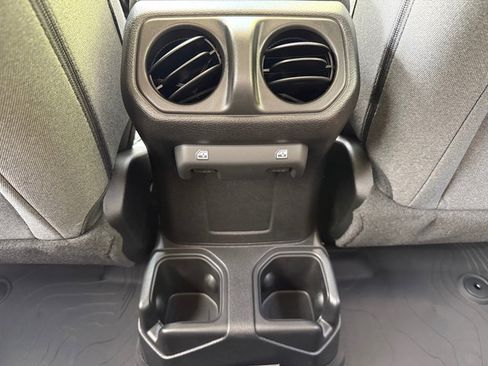 New 2025 Jeep Gladiator Sport image 18