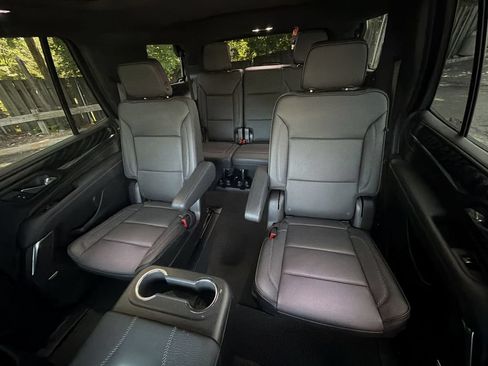 Used 2024 GMC Yukon Denali w/ Advanced Technology Package AWD/4WD image 21