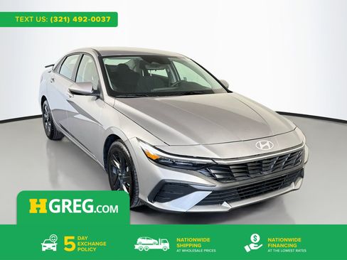 Used 2025 Hyundai Elantra SE FWD image 1