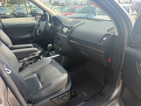 Used 2011 Land Rover LR2 HSE AWD/4WD image 10