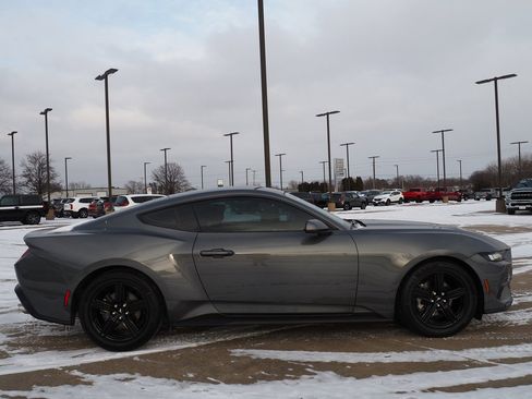 Used 2024 Ford Mustang Coupe image 4