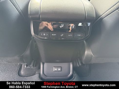Certified 2023 Toyota Highlander XLE image 13