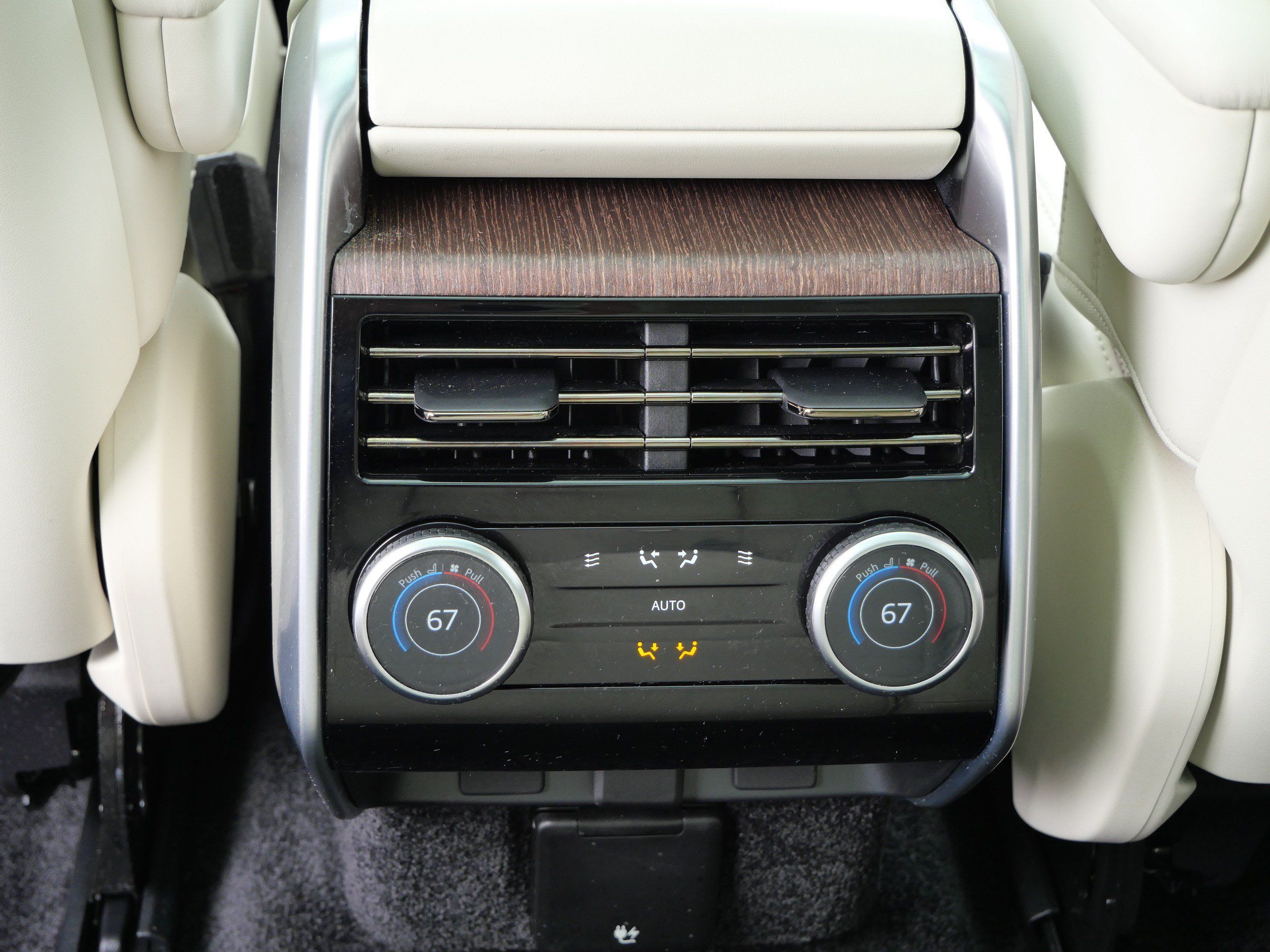 Certified 2025 Land Rover Range Rover SE AWD/4WD image 16