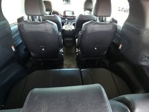 Used 2024 Toyota Sienna XSE w/ XSE Plus Package AWD/4WD image 17