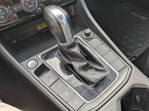 Used 2019 Volkswagen Jetta SE image 19